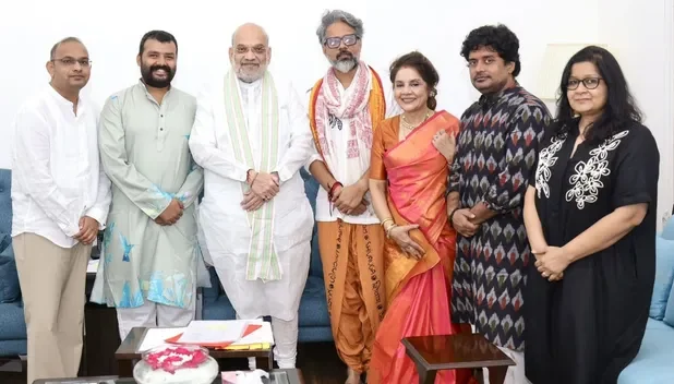 हनुमान अंश की कास्ट से मिले अमित शाह