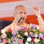 CM योगी की अधिकारियों को दो टूक: ‘ऑफिस-ऑफिस’ की तरह दफ्तरों में न भटके आम आदमी, लापरवाही पर होगी जवाबदेही