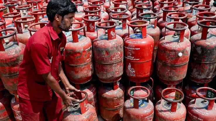 LPG सिलिंडर ग्राहकों को मिलेंगे ₹500, जानिए किन लोगों के लिए है छोटू गैस सिलिंडर