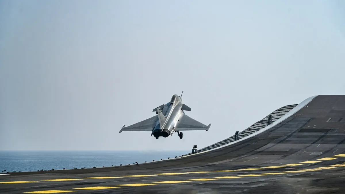 Rafale Marine की INS विक्रांत पर पहली सफल लैंडिंग, भारतीय नौसेना की बढ़ेगी ताकत