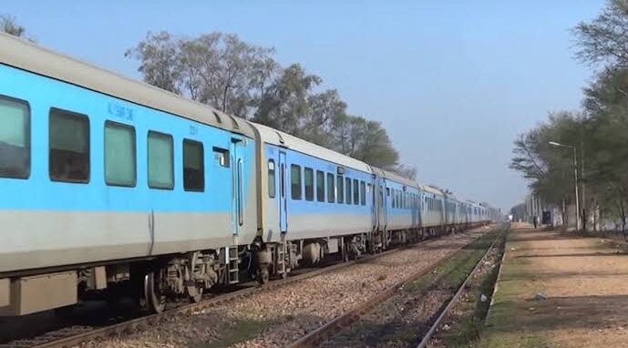 अब रेलवे पास पर राजधानी, शताब्दी और दुरंतो में भी कर सकेंगे सफर