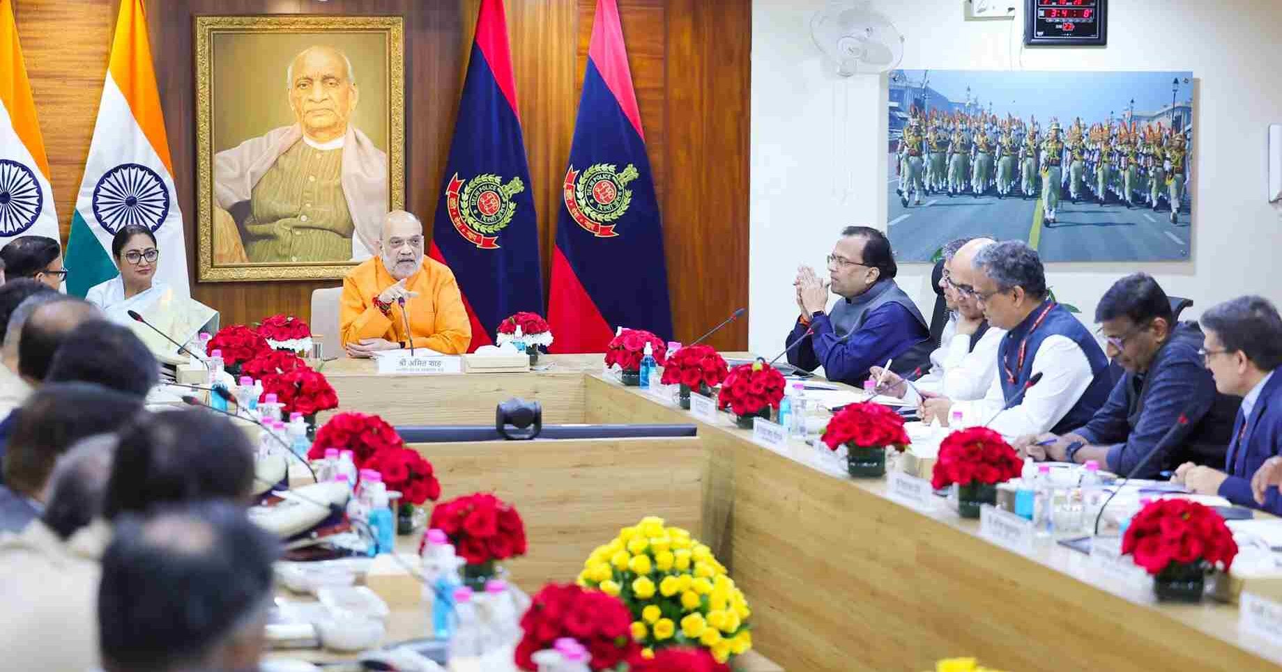 अमित शाह ने दिल्ली पुलिस मुख्यालय में की कानून-व्यवस्था की समीक्षा