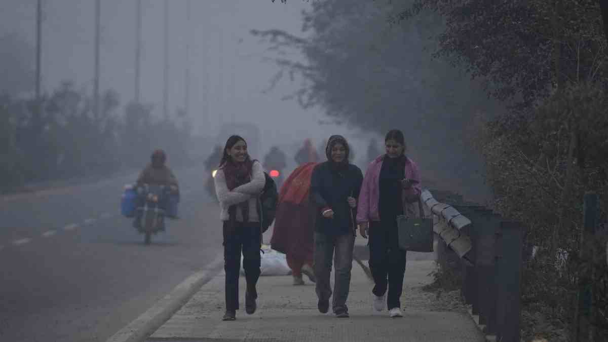 उत्तर प्रदेश में बदलने लगा मौसम, रात के तापमान में गिरावट से बढ़ी ठंडक