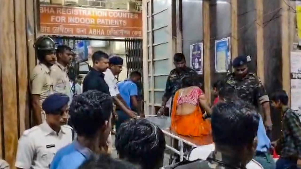 कोलकाता दुर्गा पंडाल हादसा, कुप्रबंधन और भ्रामक घोषणा से मची भगदड़