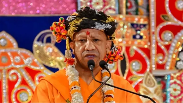 गोरखपुर में बोले योगी आदित्यनाथ- समाज को बांटने वाले रावण से प्रेरित