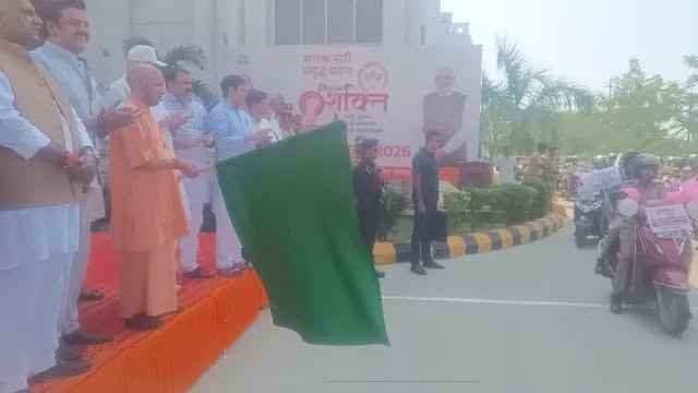 'जीत का श्रेय खुद और हार का ठीकरा EVM पर', गोरखपुर में सीएम योगी का कांग्रेस पर तीखा हमला