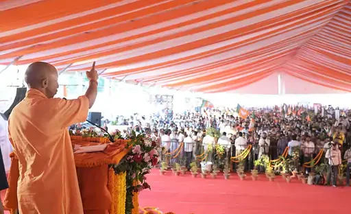 अखिलेश गिनते रहें, छह महीने में एक लाख से अधिक युवाओं को सरकारी नौकरी देंगे: सीएम योगी