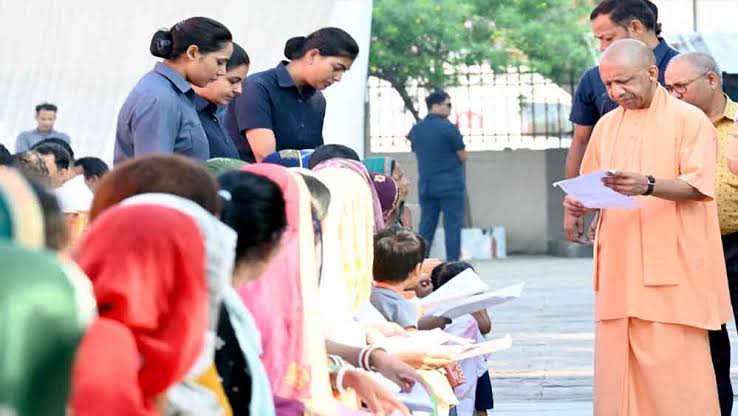 जनता दर्शन में सीएम योगी के सख्त निर्देश
