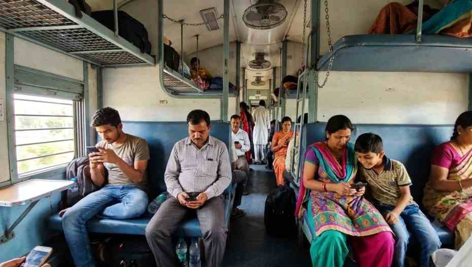 ट्रेन में स्पीकर पर गाना बजाना पड़ेगा महंगा