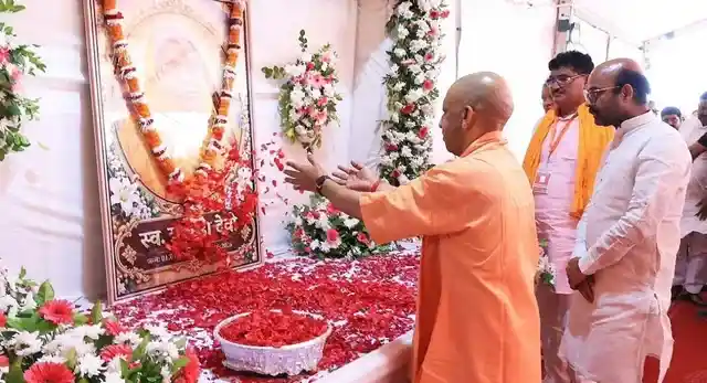 बस्ती पहुंचे सीएम योगी आदित्यनाथ