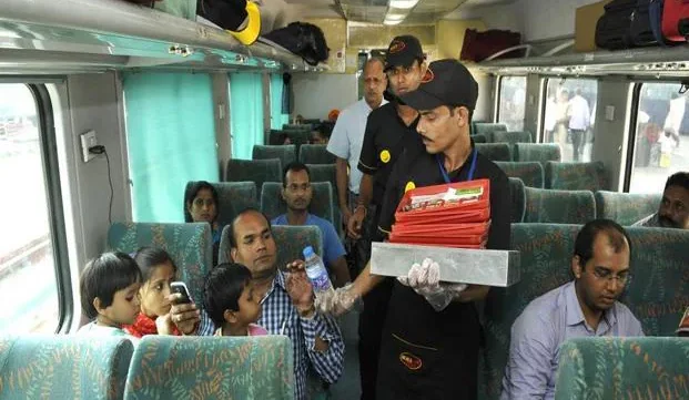भारतीय रेलवे में खाने की गुणवत्ता की होगी डिजिटल जांच, 24 घंटे में मिलेगी ऑडिट रिपोर्ट
