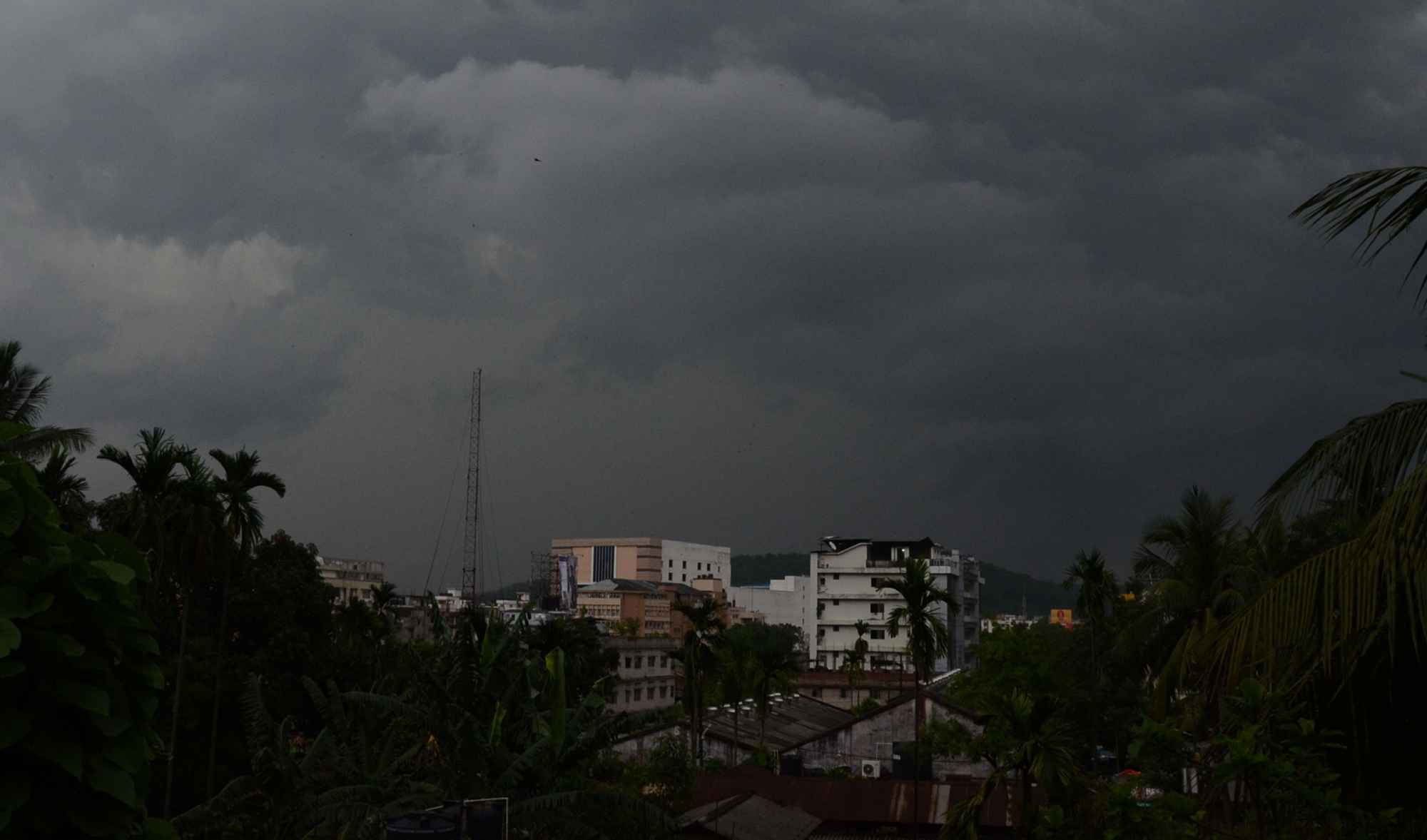 यूपी में शुक्रवार को भारी बारिश और ओलावृष्टि की चेतावनी