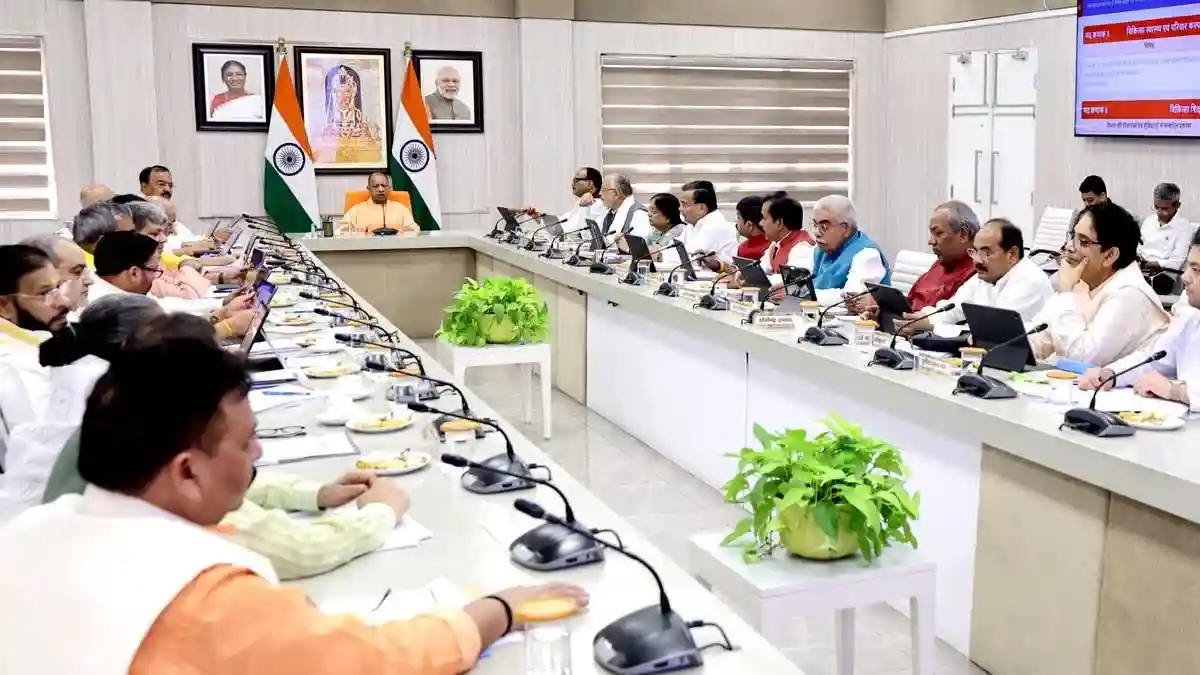 योगी कैबिनेट के 22 प्रस्तावों पर मुहर, नए जलयान नियम भी मंजूर