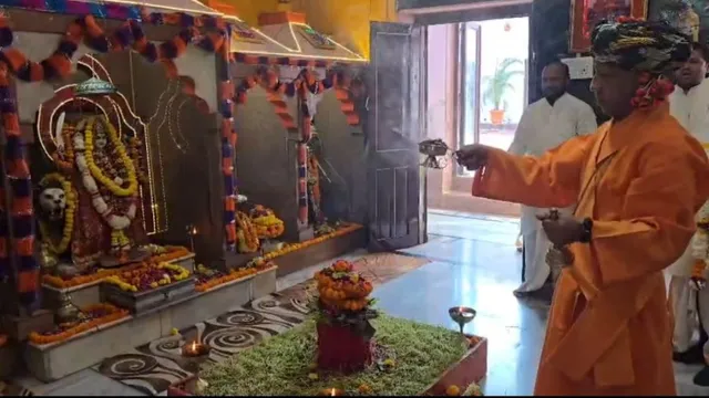 विजयादशमी पर CM योगी ने महायोगी गोरखनाथ का किया विशेष पूजन