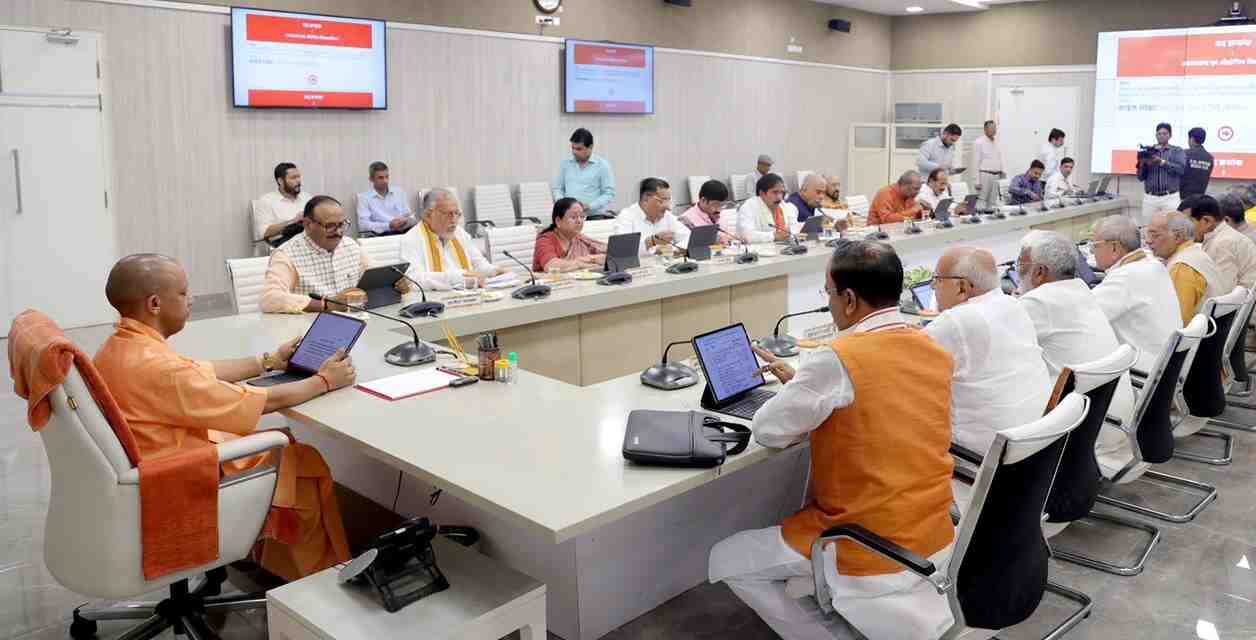 शिक्षणेत्तर कर्मचारियों को कैशलेस इलाज का तोहफा, योगी कैबिनेट ने दी मंजूरी