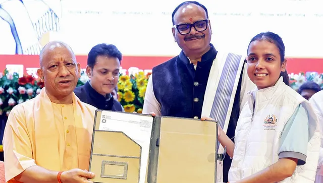 सरदार पटेल जयंती पर CM योगी ने बांटे रोजगार और स्वरोजगार के तोहफे