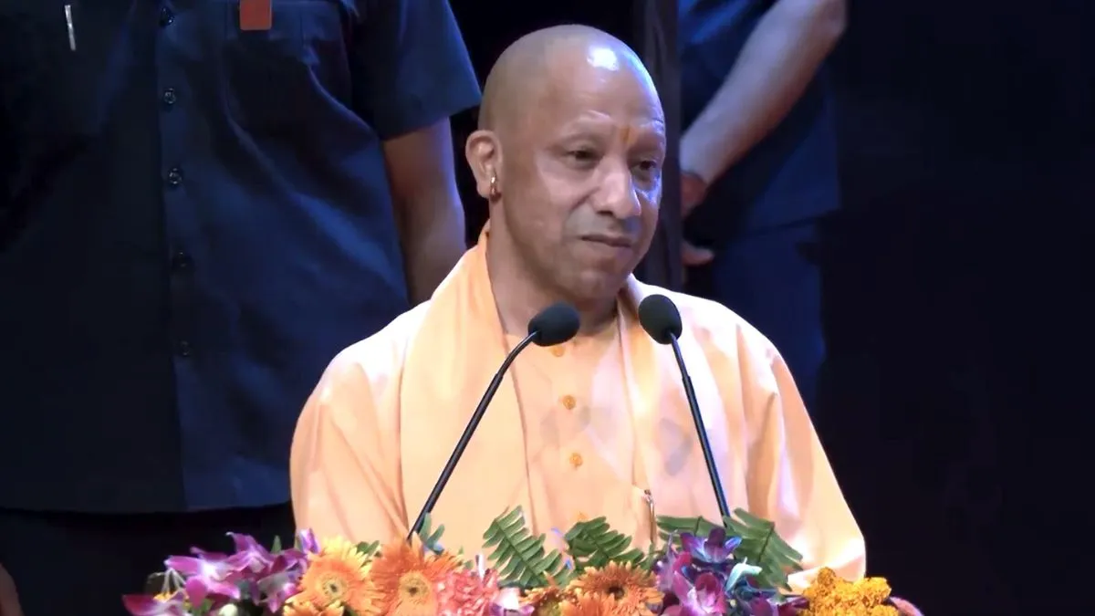 सीएम योगी आदित्यनाथ ने युवाओं को किया आगाह