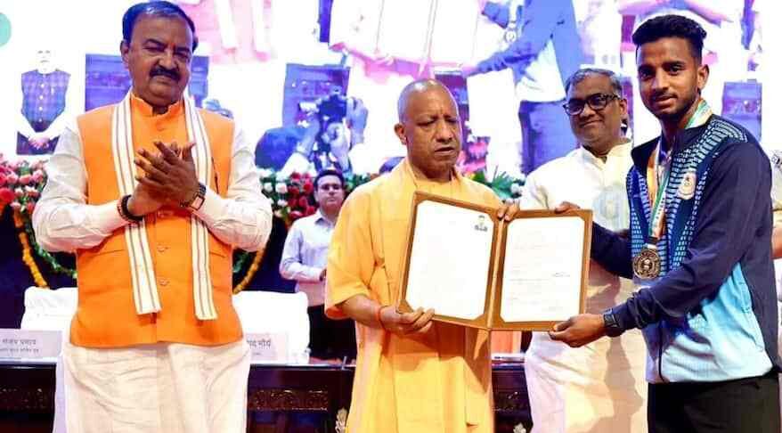 सीएम योगी बोले- अब सिफारिश नहीं, प्रतिभा को मौका