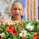 सीएम योगी बोले- गांव से ग्लोबल तक की यात्रा है पीएम मोदी की 25 वर्षों की सेवा