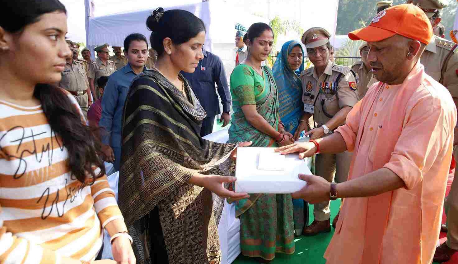 सीएम योगी बोले- शहीदों के प्रति राष्ट्र का ऋण कोई नहीं चुका सकता